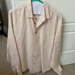 Men’s Linen long sleeve shirt.  Like new “Untuck It”